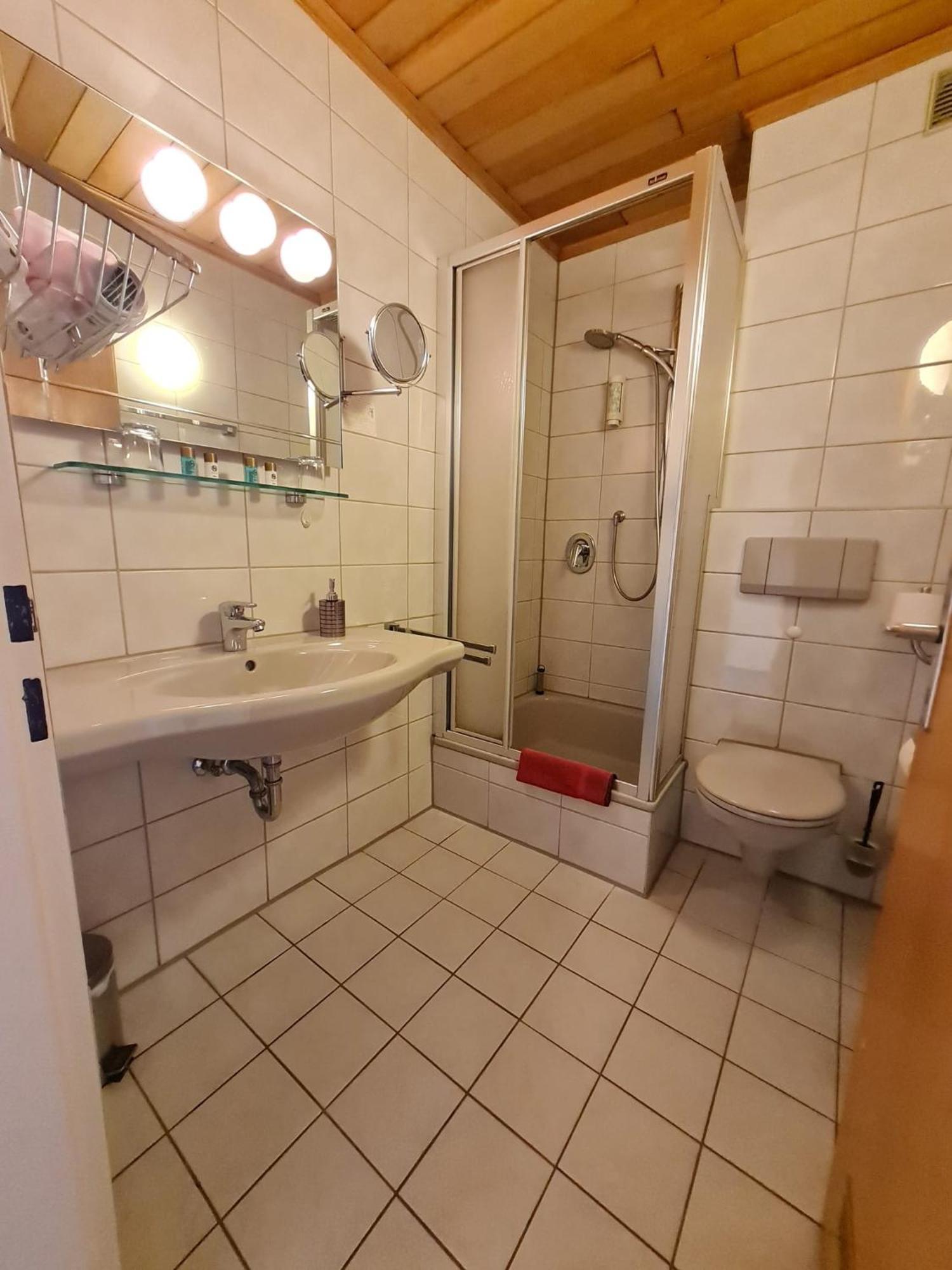 Hotel-Barbarossa-Garni Bei Hanau Броденбах Экстерьер фото