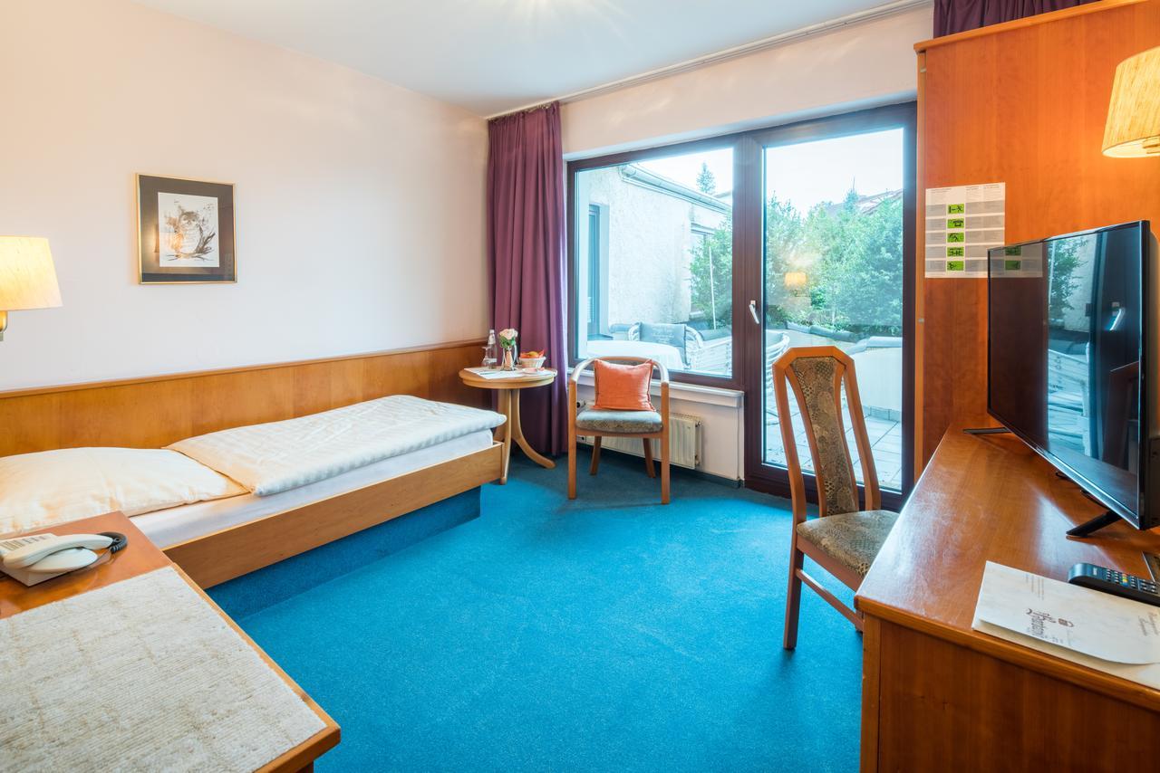 Hotel-Barbarossa-Garni Bei Hanau Броденбах Экстерьер фото